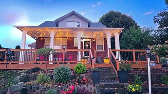 Serene Niagara Inn