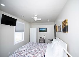 Serene Niagara Inn
