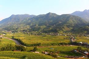 H'mong Home Mountain View