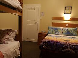 Golden Cross Hotel