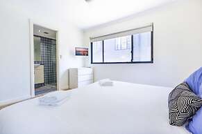 Perfectly Located Apt Rooftop Pool & Spa