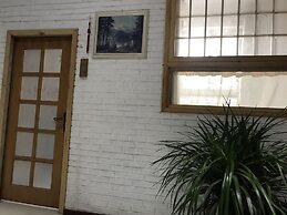 Manhong's Private Courtyard