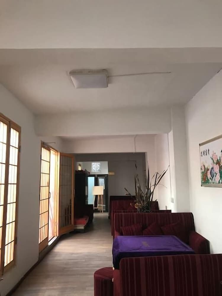 Manhong's Private Courtyard