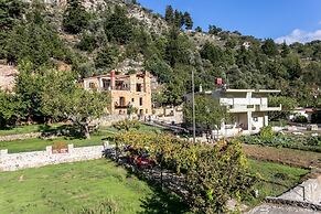 Ifigenia Theriso Village