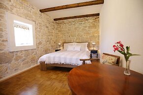Stone House Apartment