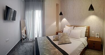 Alpinia Deluxe Apt Must