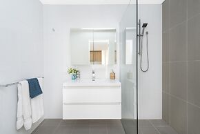 Accommodate Canberra - Azure