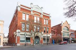 Central Victoria B Apartment