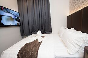 Spring Season Hotel