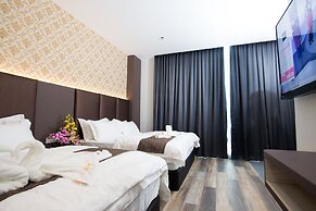 Spring Season Hotel