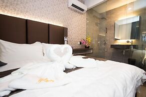 Spring Season Hotel