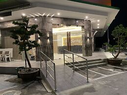 Spring Season Hotel