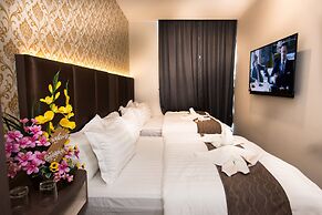 Spring Season Hotel