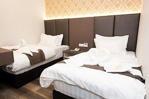 Spring Season Hotel