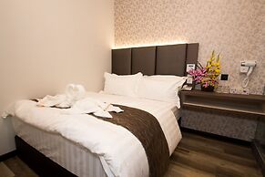 Spring Season Hotel
