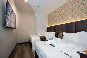Spring Season Hotel