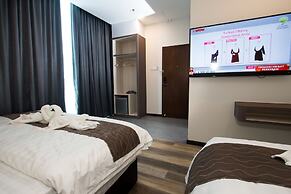 Spring Season Hotel