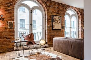 1861 Grand Loft in Old Port by Nuage