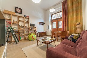 Monti Artistic Flat