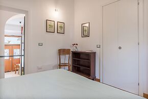 Monti Artistic Flat