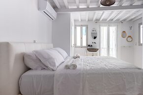 aniko suites Chora