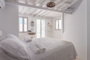 aniko suites Chora