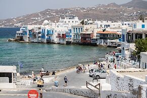 aniko suites Chora