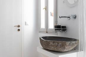 aniko suites Chora