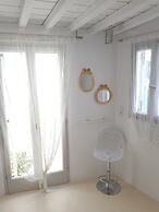 aniko suites Chora