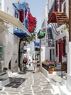 aniko suites Chora
