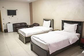 Sara Crown Hotel