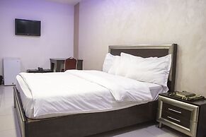 Sara Crown Hotel