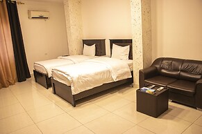 Sara Crown Hotel