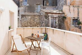 Ortigia Colourful Apartment
