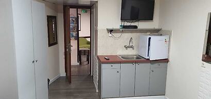 Neve Midbar Motel