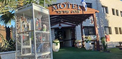Neve Midbar Motel