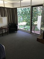 Ocean Breeze Motel