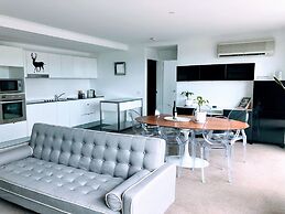 Staying Places - The Avenue