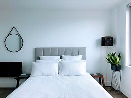 Staying Places - The Avenue