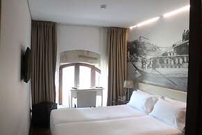 Oca Ribeira do Porto Hotel