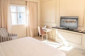 The Monarch Hotel