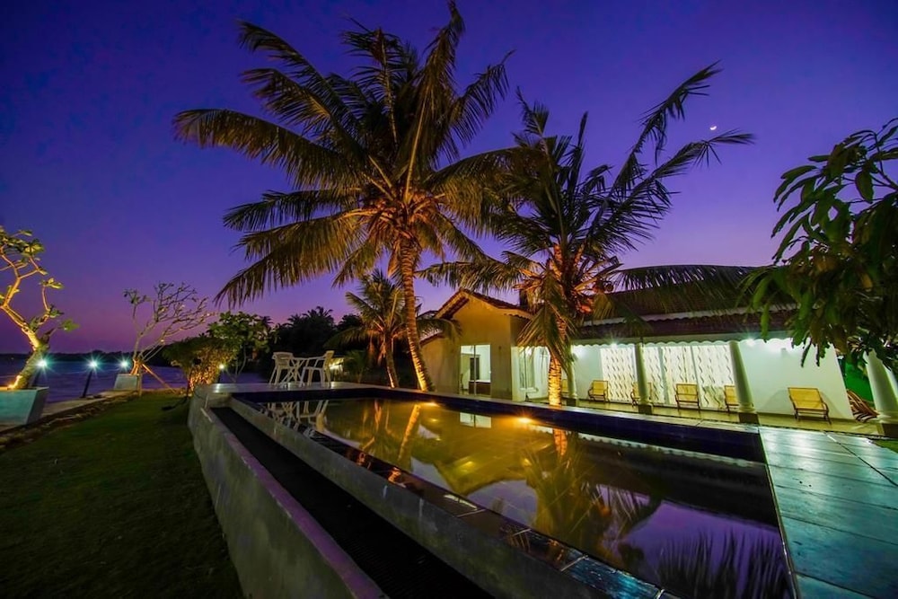 Lagoon Bay Negombo
