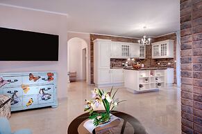 Esteban VIP Residence Club