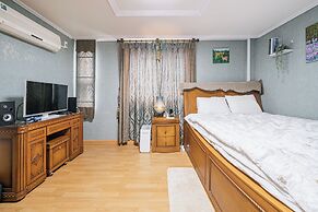 Hotel B