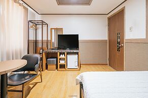 Hotel B