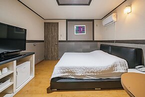 Hotel B