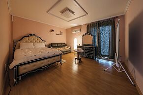 Hotel B