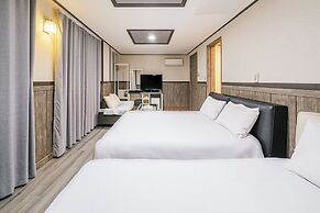 Hotel B