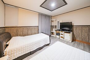 Hotel B