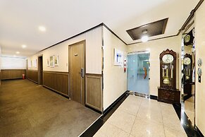 Hotel B